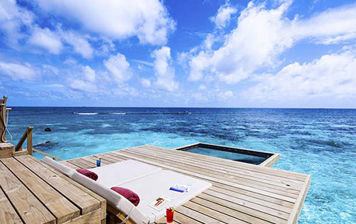 Centara Grand Island Resort & Spa Maldives プレミア水上ヴィラ(Premier Overwater Villa)