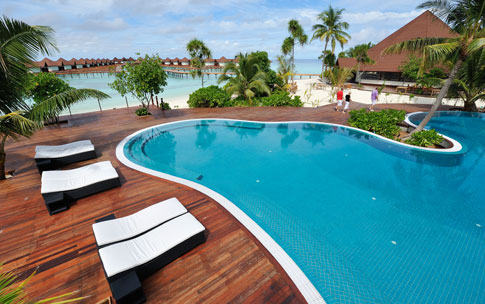 ROBINSON CLUB MALDIVES プールバー1